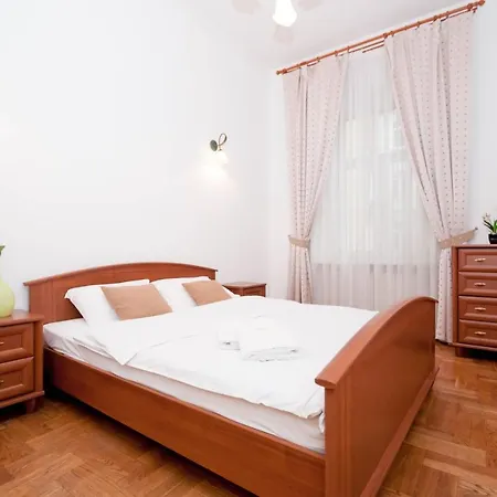 Apartments In The Center On Shota Rustaveli Kyiv Exterior photo