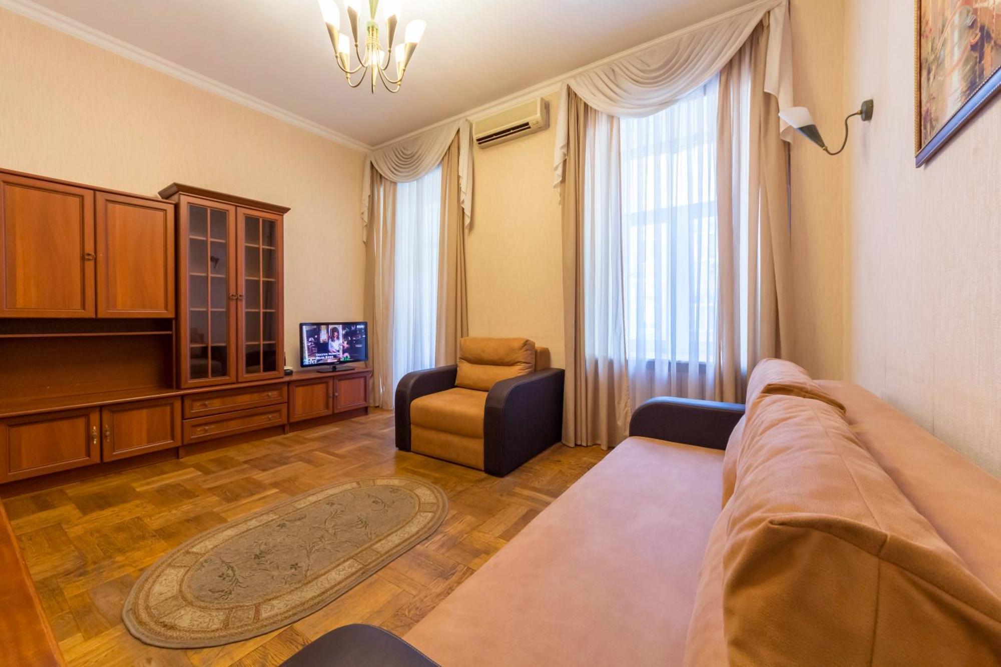 In The Center On Shota Rustaveli Apartment *