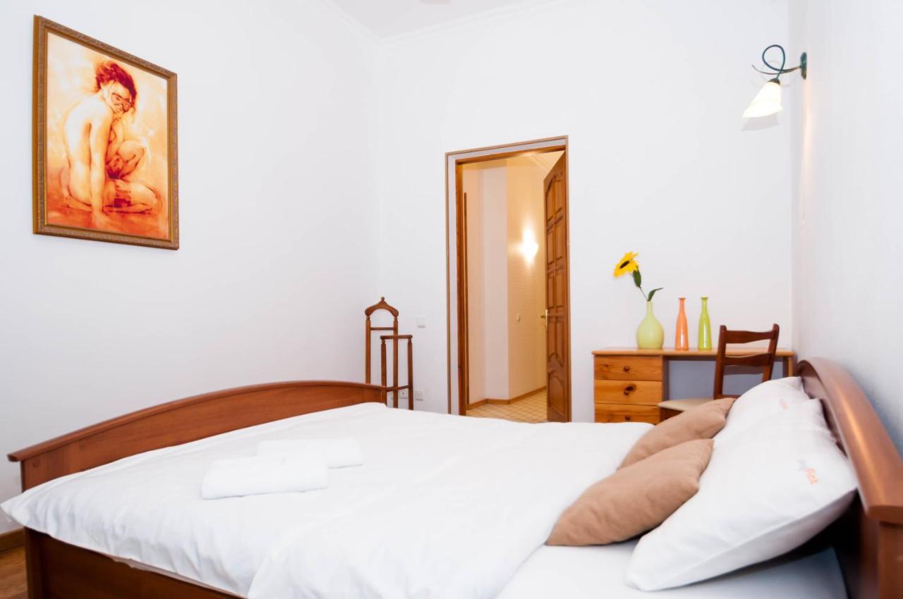 In The Center On Shota Rustaveli Apartment Kyiv