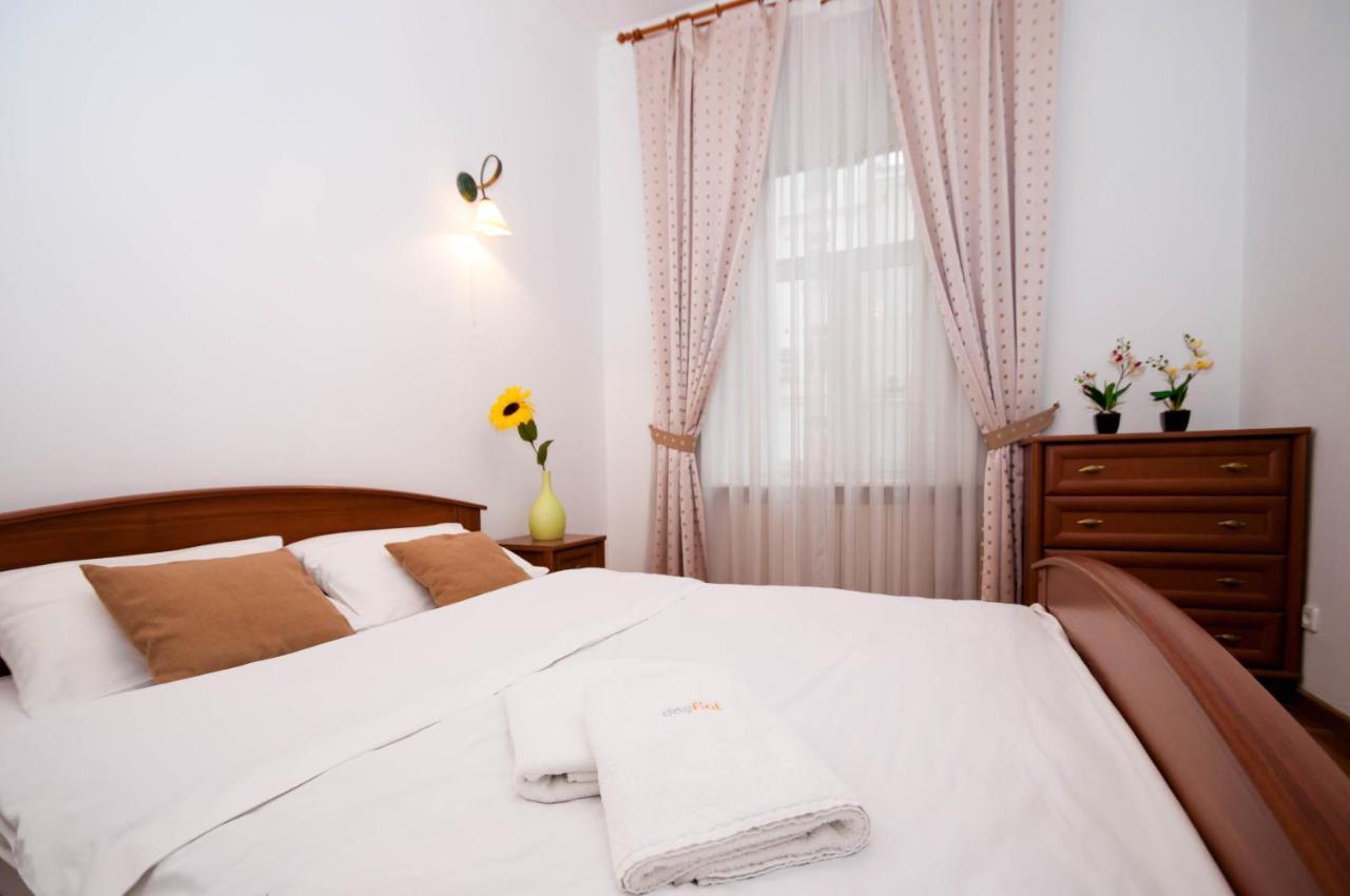 In The Center On Shota Rustaveli Apartment