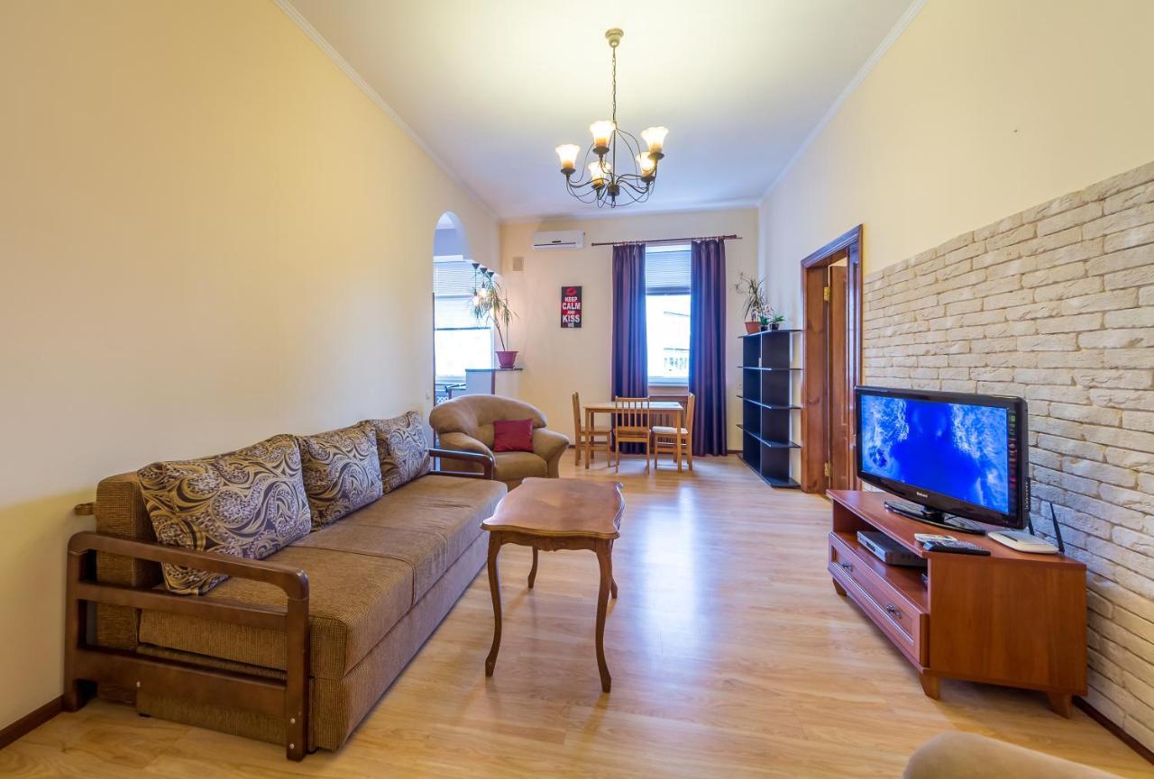 In The Center On Shota Rustaveli Apartment
