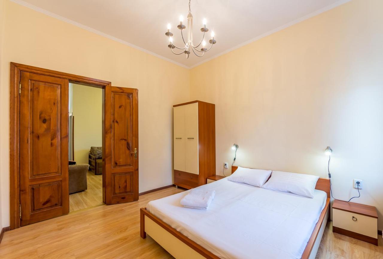 Apartment In The Center On Shota Rustaveli *
