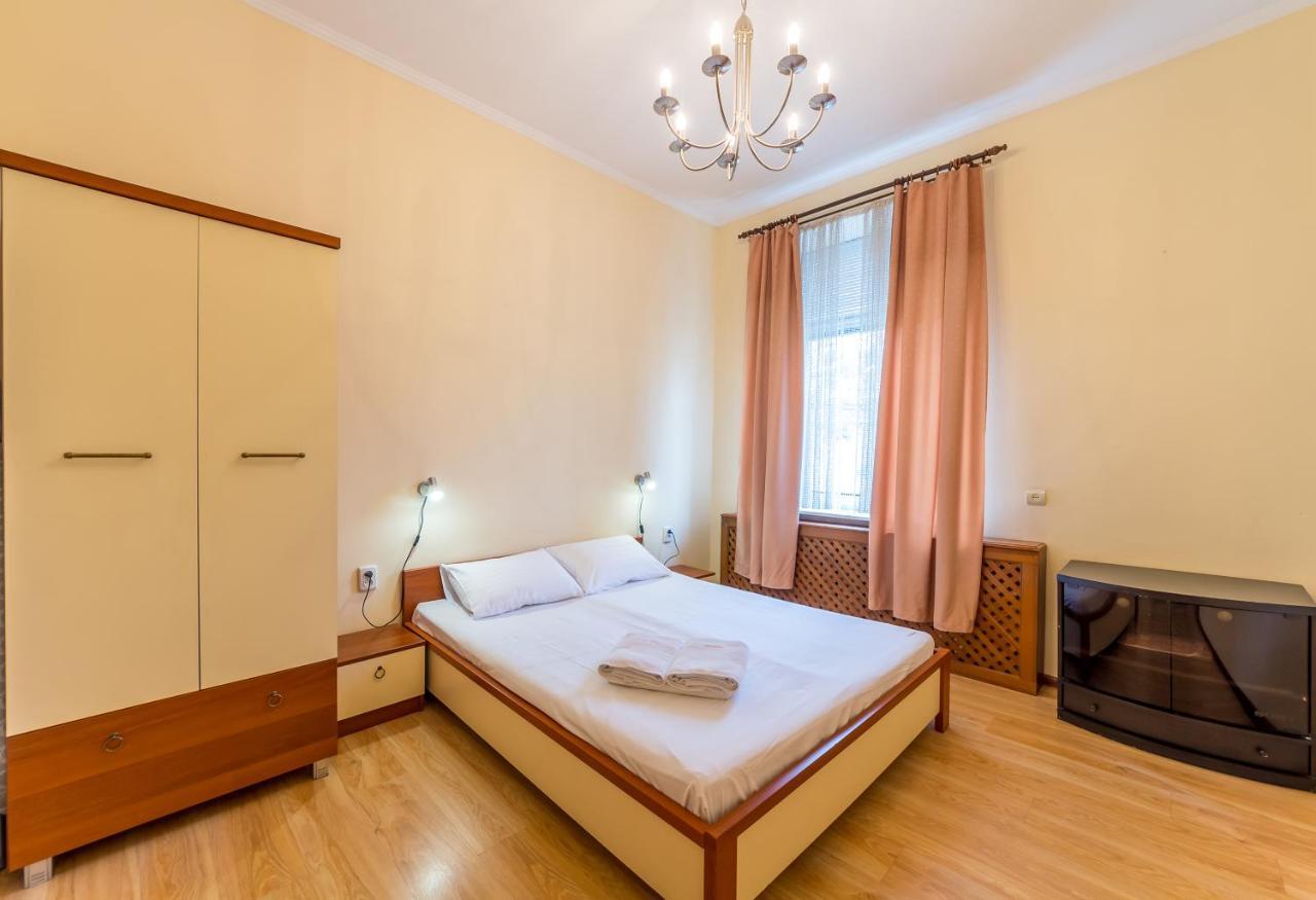 In The Center On Shota Rustaveli Apartment *