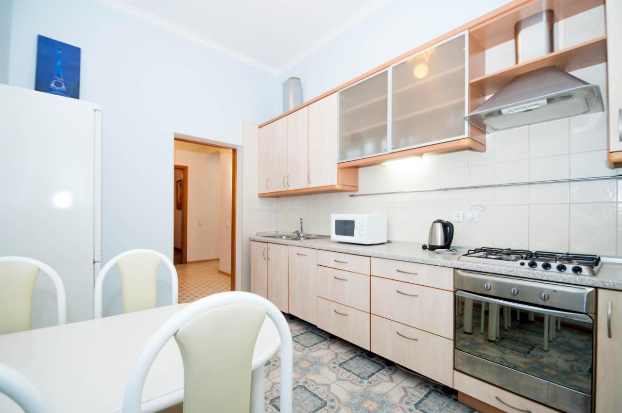 In The Center On Shota Rustaveli Apartment Kyiv